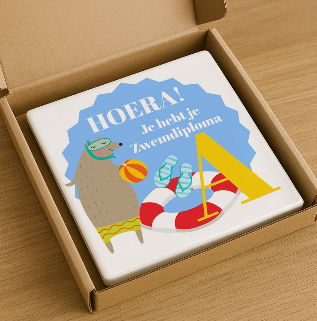 Hoera Zwemdiploma Tegel 15x15cm – Schattige Beer Ontwerp Keramische Tegel