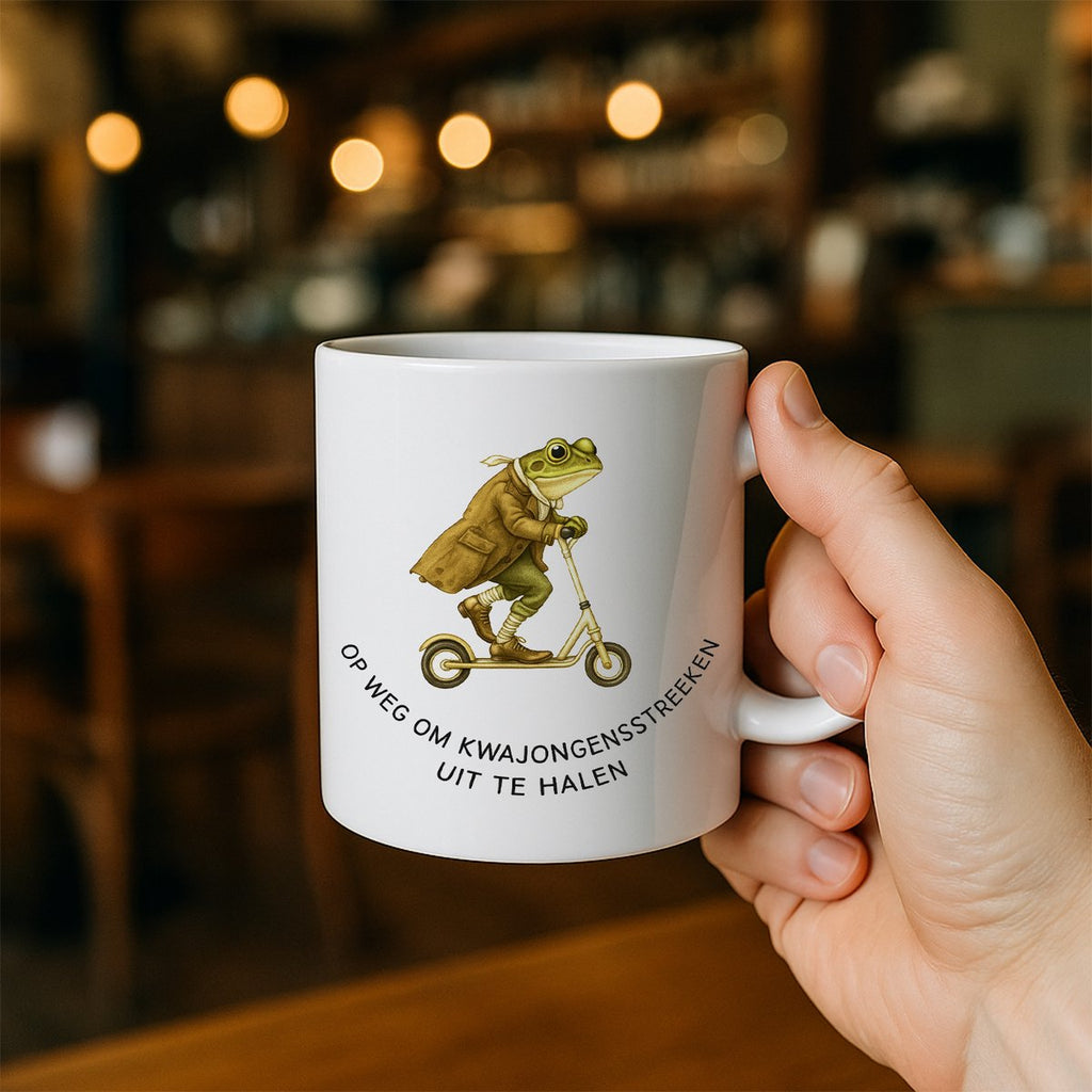 Grappige Kikker Mok – “Op Weg om Kwajongensstreken Uit te Halen”