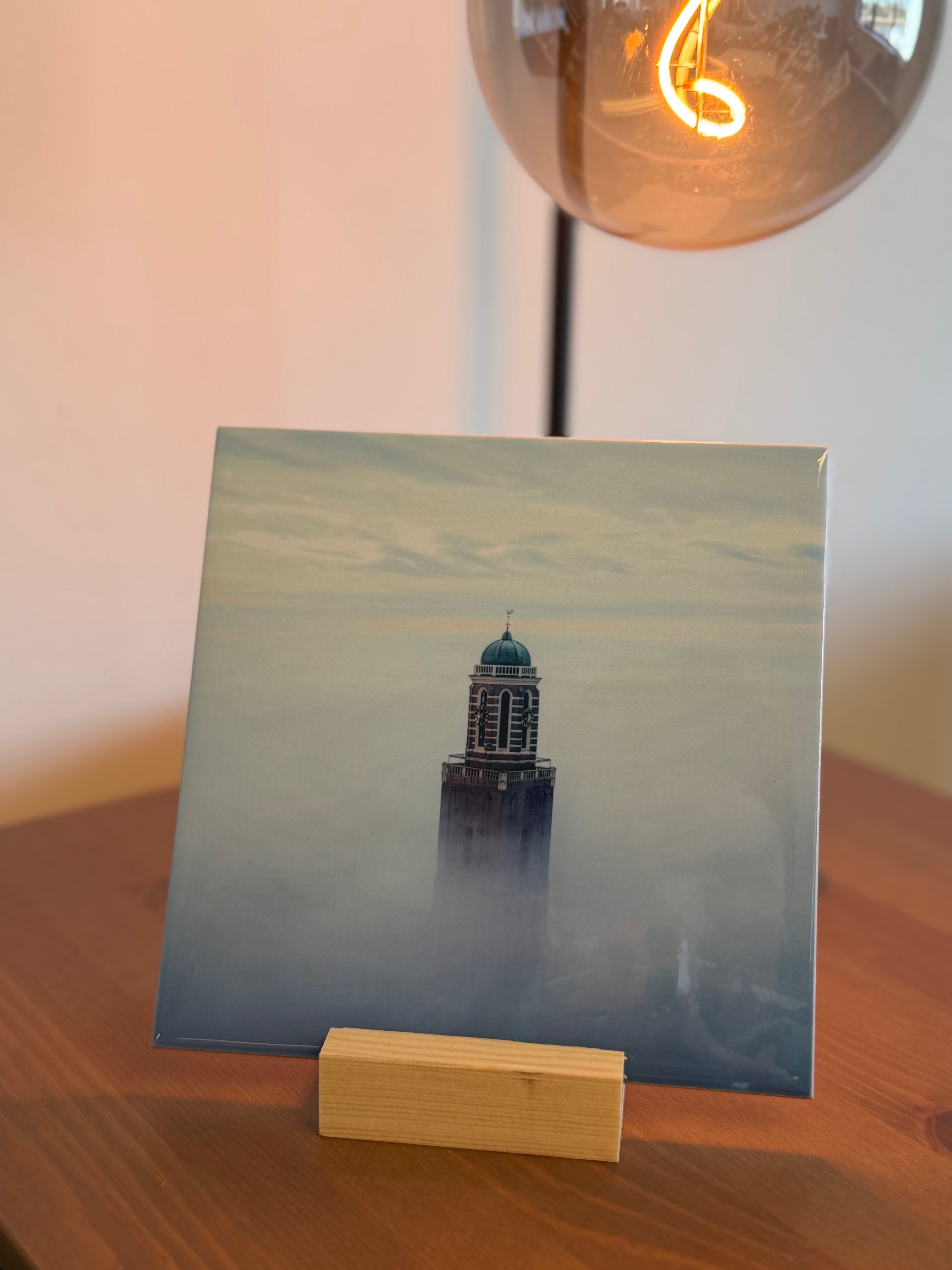 "Peperbus in de mist tegel" (15x15 CM)