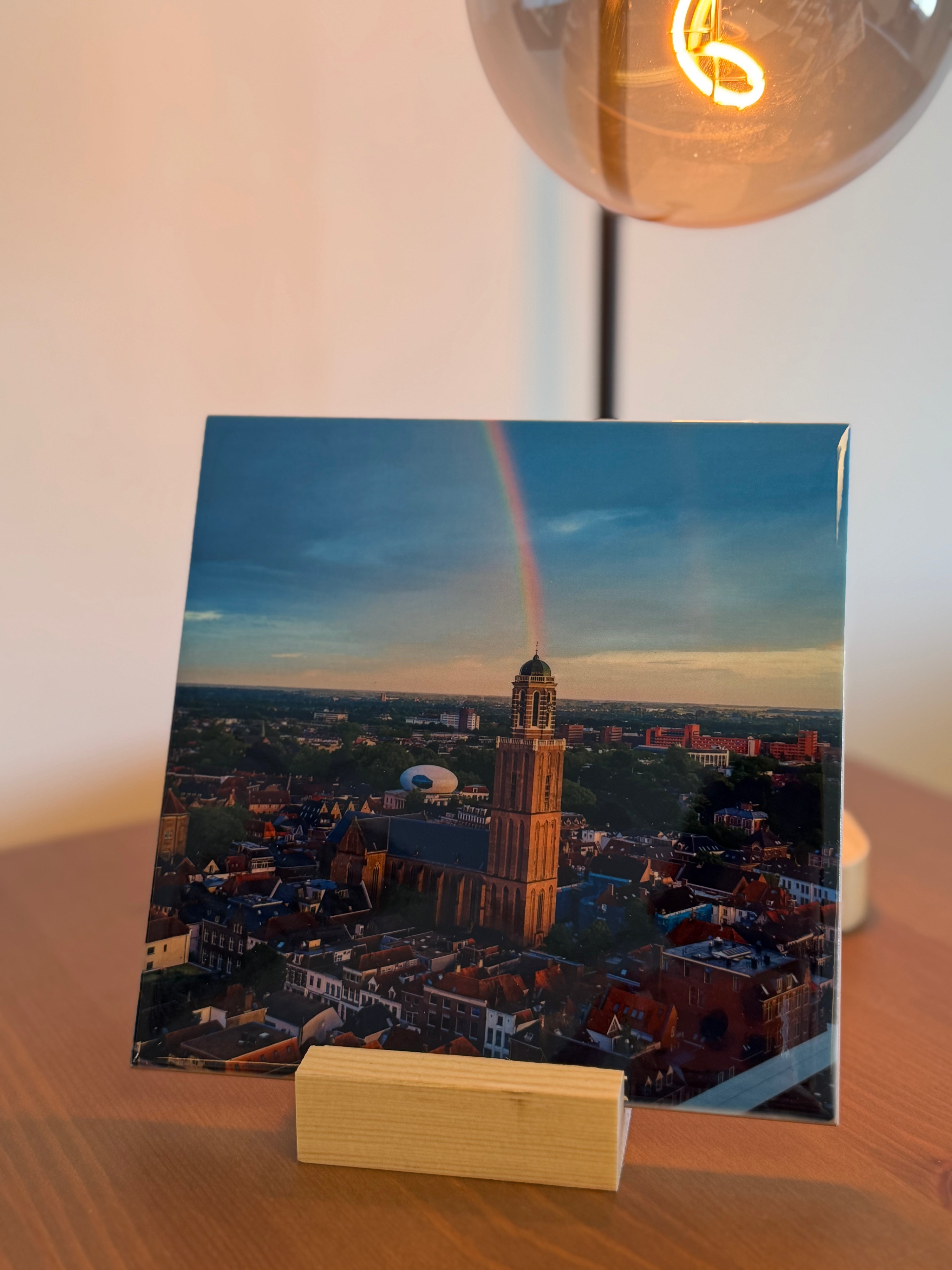 "Peperbus regenboogt' tegel (15x15 CM)